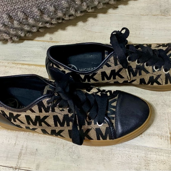 ❤️Michael Kors Khaki & Black Sneakers Tennis shoes - Picture 2 of 6